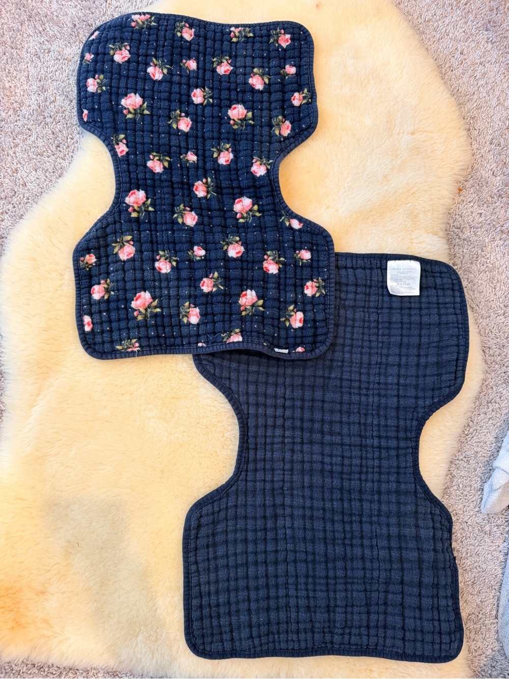 Little Unicorn Muslin Swaddle / Light Stroller Beach Coverage & Two Burp Clothes - Picture 4 of 9